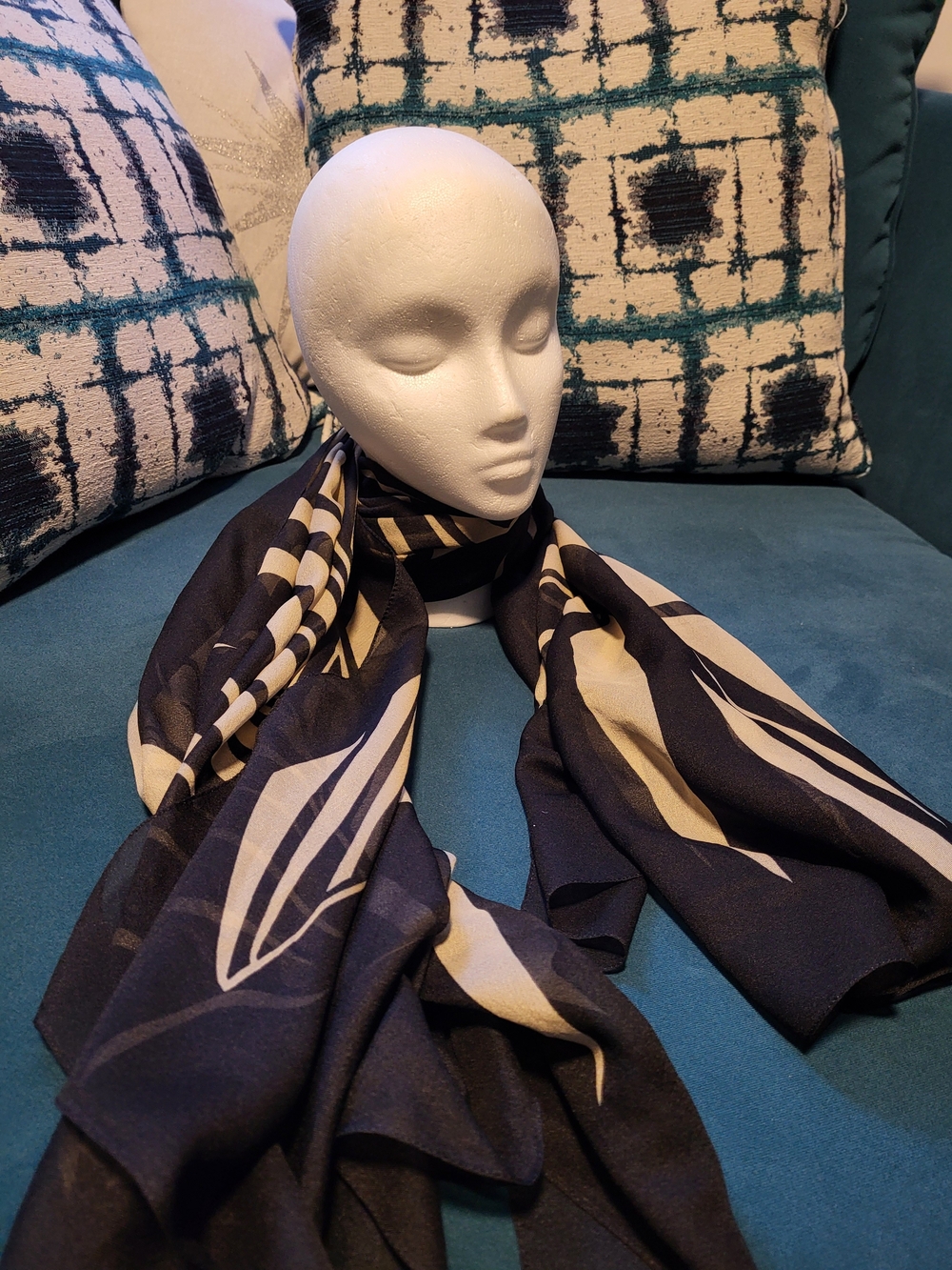 Elegant Black & Cream Leaf Patterned Women's Scarf